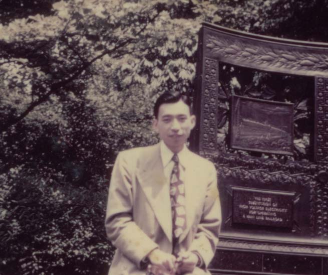 38 余國琮1948年在匹茲堡大學(xué)留影.jpg